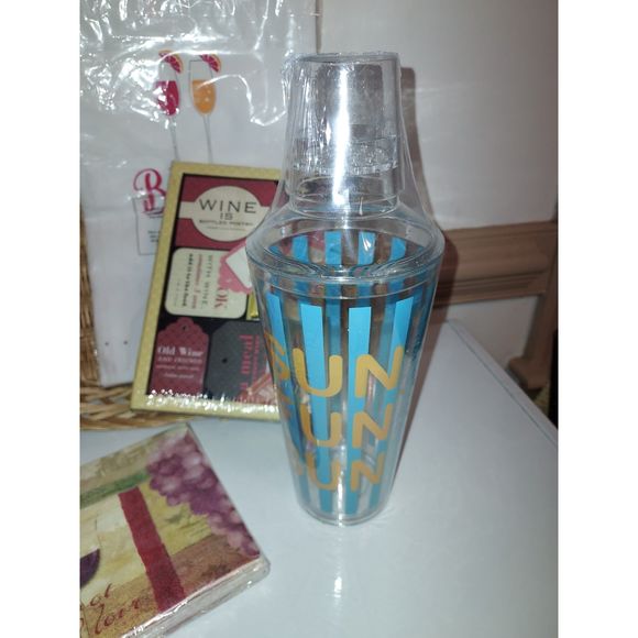 Wine Lovers Set Gift Tags Hand Towel Napkins Wine Markers Cocktail Shaker - Picture 9 of 10